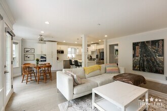 942 Maple St in White Rock, BC - Building Photo - Building Photo