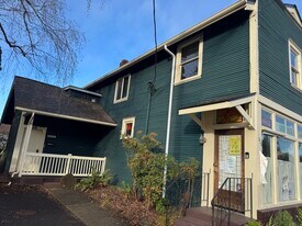 7015 N Greeley Ave, Unit B in Portland, OR - Building Photo
