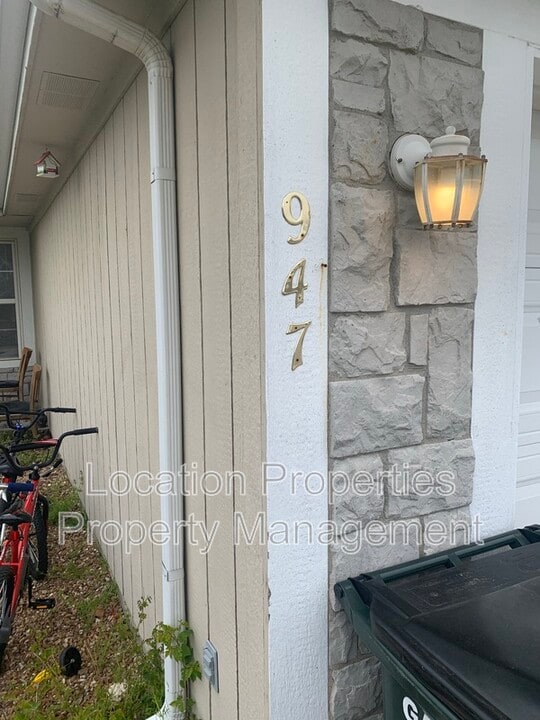 947 E Wildcat Run St in Gardner, KS - Building Photo