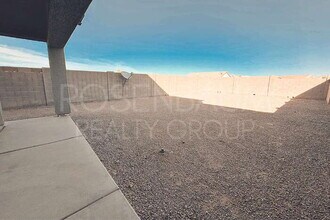 15547 S Moon Valley Rd in Arizona City, AZ - Foto de edificio - Building Photo