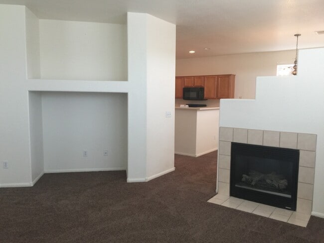 4250 Via Dana Ave in Las Vegas, NV - Building Photo - Building Photo