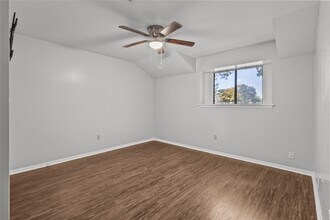 2202 Colonial Ct N in League City, TX - Building Photo - Building Photo