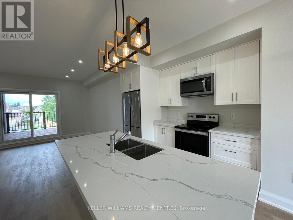 440 Veterans Dr in Barrie, ON - Building Photo