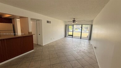 5855 Washington St in Hollywood, FL - Building Photo - Building Photo