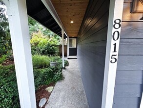 8015 NE 150th St in Kenmore, WA - Building Photo - Building Photo