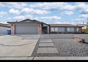 712 Glen Abbey Cir in Las Vegas, NV - Building Photo