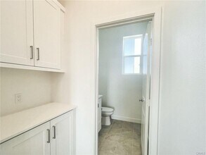 402 Merit in Irvine, CA - Building Photo - Building Photo