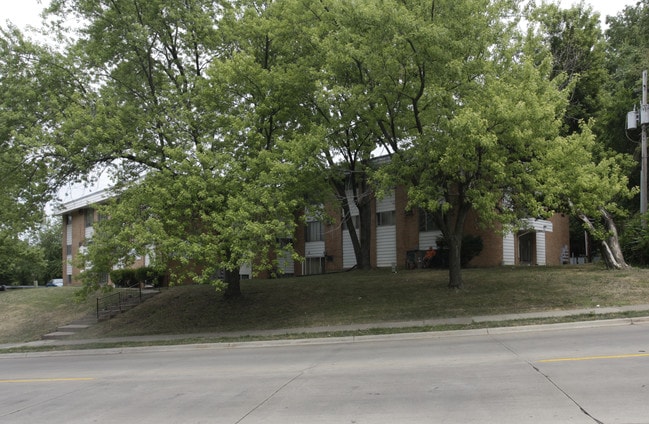 Woodland Grove Apartments in Rock Island, IL - Building Photo - Building Photo