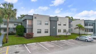339 Normandy Ln in Delray Beach, FL - Building Photo