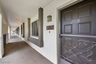 5841 Rattlesnake Hammock Rd in Naples, FL - Building Photo - Building Photo