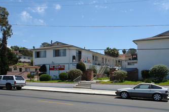 Four Palms Terrace in Vista, CA - Building Photo - Building Photo