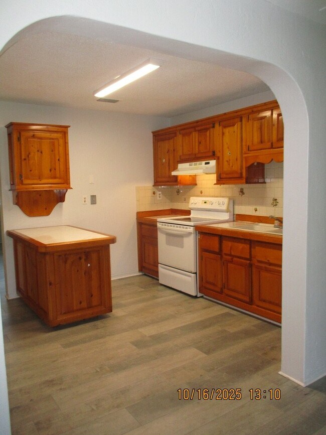 331 Clifton Ave in Daytona Beach, FL - Foto de edificio - Building Photo