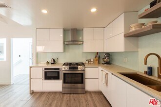 6835 Pacific View Dr in Los Angeles, CA - Building Photo - Building Photo