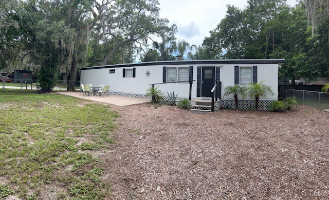 7939 Cadillac Ave in Hudson, FL - Building Photo