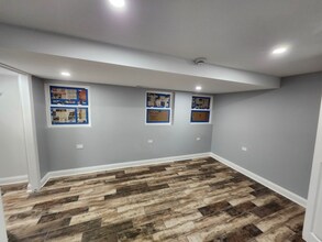 5655 S Kostner Ave, Unit Garden in Chicago, IL - Foto de edificio - Building Photo