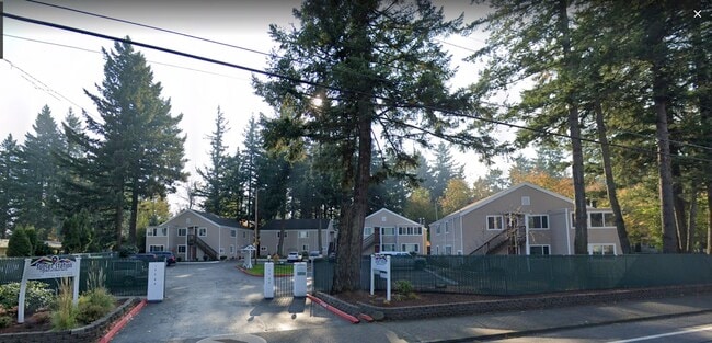 17704-17736 NE Glisan St in Portland, OR - Building Photo - Building Photo