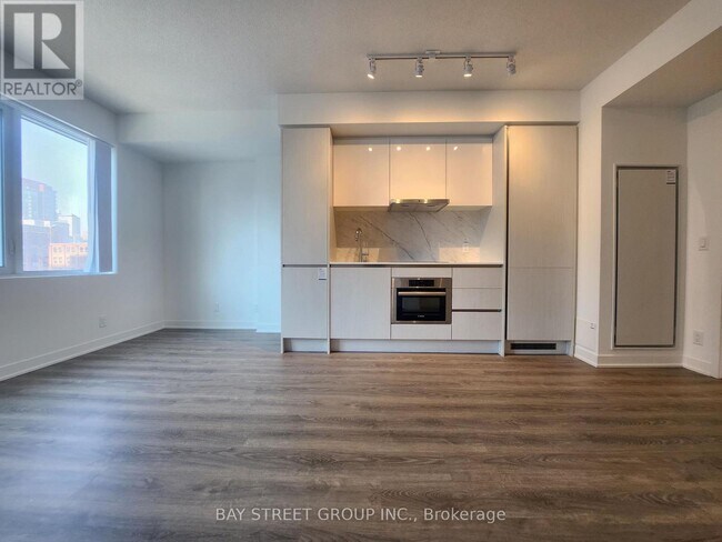 180 Front St E in Toronto, ON - Building Photo - Building Photo