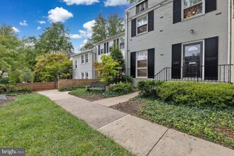 3569 Hamlet Pl in Chevy Chase, MD - Building Photo - Building Photo