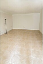 800 NE 199th St in Miami, FL - Building Photo - Building Photo