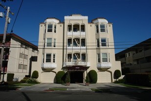 Louis Apartments in Burlingame, CA - Building Photo