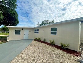 641 N 70th Ave in Hollywood, FL - Building Photo