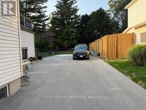 770 Cambridge Ct in Oshawa, ON - Building Photo - Building Photo