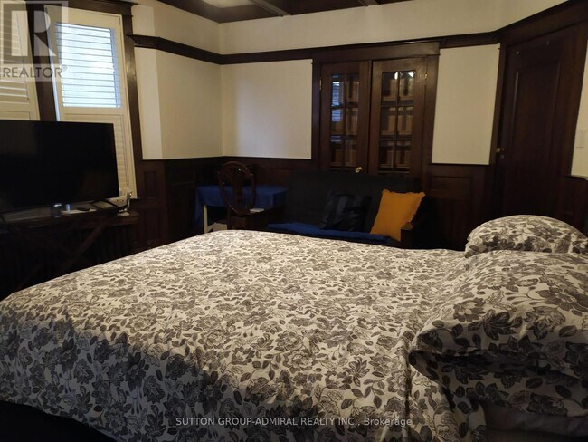 335 Palmerston Blvd in Toronto, ON - Building Photo - Building Photo