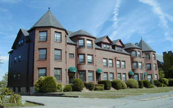 25-31 Highland Ave in Newton, MA - Building Photo