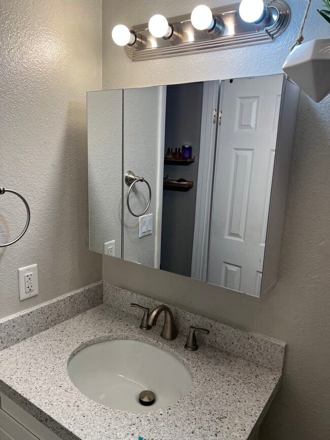 4621 W Desert Crest Dr in Glendale, AZ - Foto de edificio - Building Photo