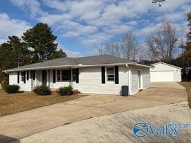 6608 Cannon Ave in Guntersville, AL - Building Photo