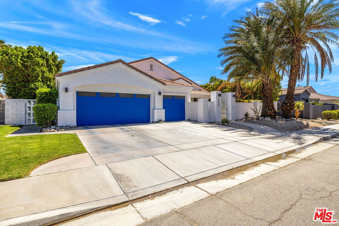 3460 N Avenida San Gabriel Rd in Palm Springs, CA - Foto de edificio