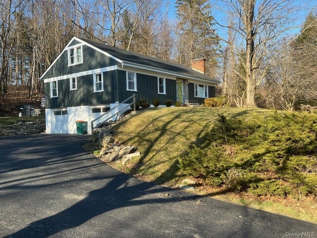 property at 1 Hennessey Ln