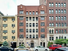 533 W Roscoe St in Chicago, IL - Building Photo