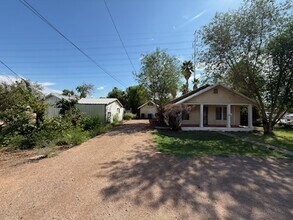 1215 S Farmer Ave in Tempe, AZ - Foto de edificio - Building Photo