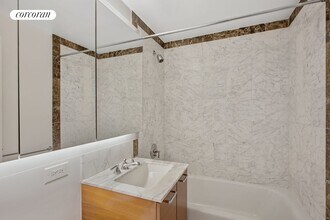 415 E Main St in New York, NY - Building Photo - Building Photo