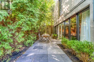 9 Peyton Ln in Toronto, ON - Building Photo - Building Photo