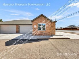 6724 4th St in Lubbock, TX - Building Photo