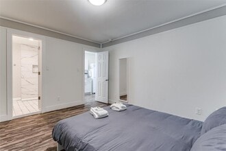 735 W 10th St in Dallas, TX - Building Photo - Building Photo