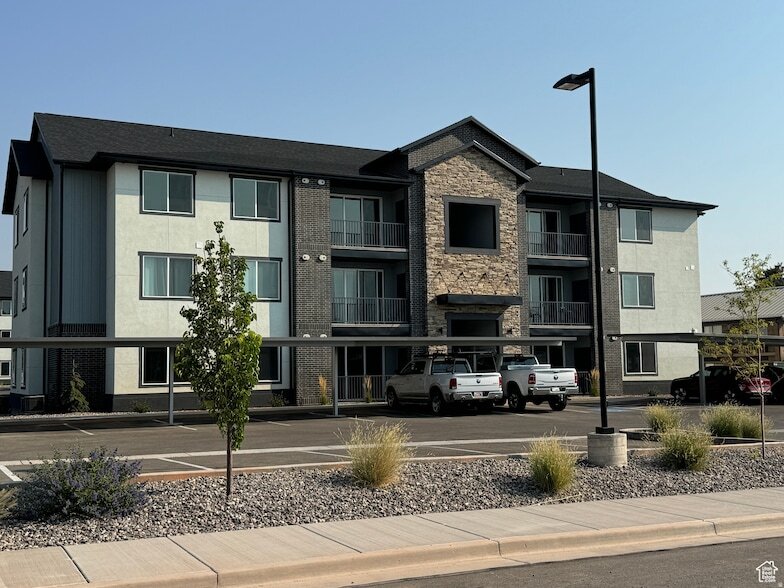 73 W 500 S in Richfield, UT - Foto de edificio