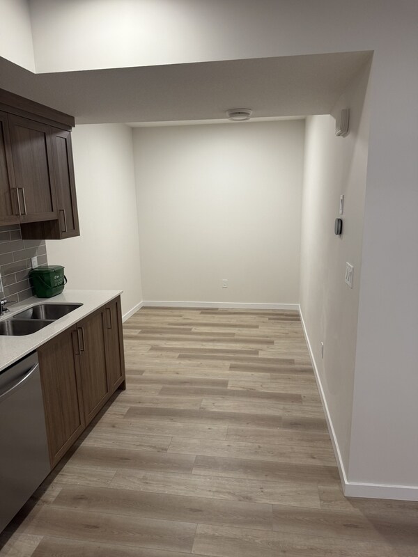 12305-12119 119 Ave NW in Edmonton, AB - Building Photo - Building Photo