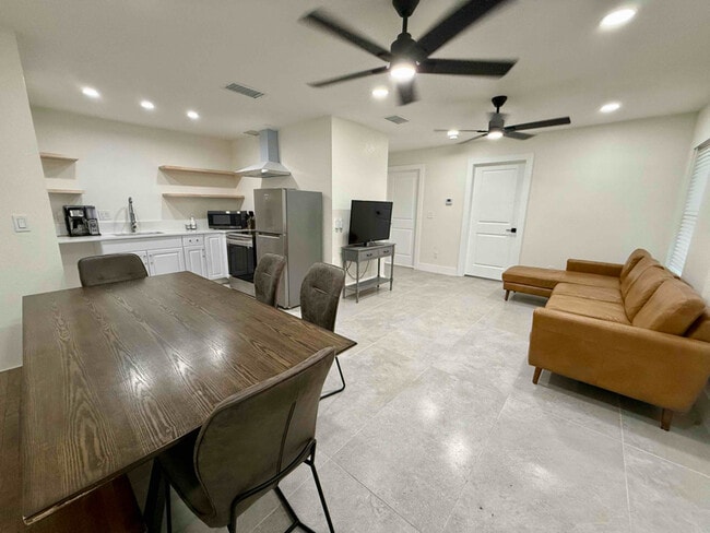 1198 Halpern St in Houston, TX - Building Photo - Building Photo