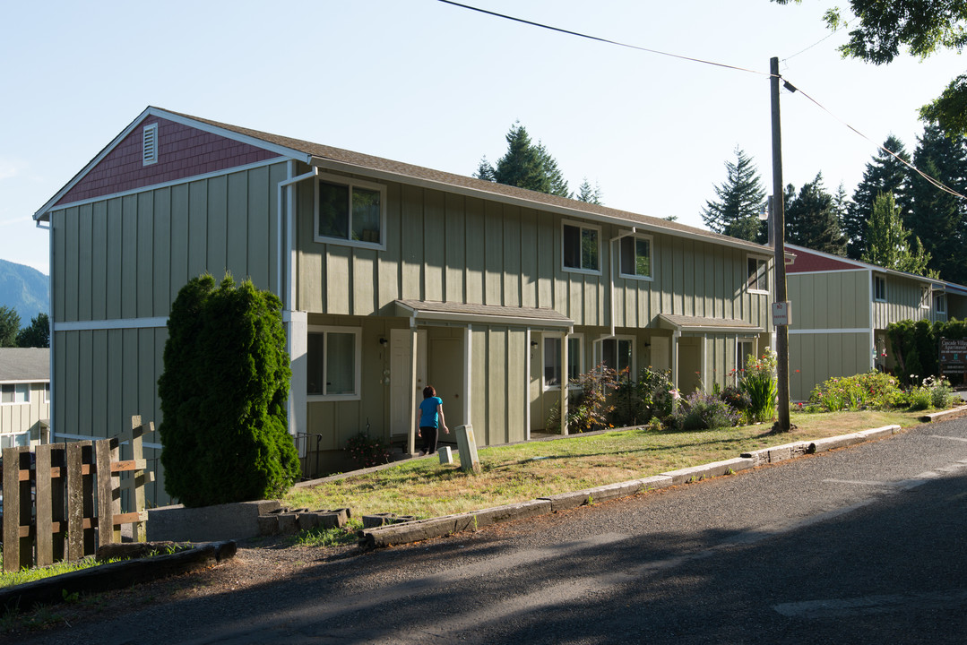 Cascade Village in Stevenson, WA - Building Photo