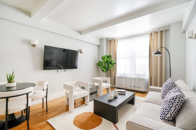 238 W 73rd St in New York, NY - Building Photo - Building Photo