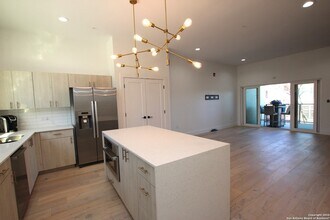 203 Paschal St in San Antonio, TX - Building Photo - Building Photo