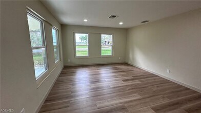 203 Carol Way in Ft. Myers, FL - Building Photo - Building Photo