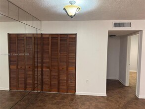 801 NE 199th St in North Miami Beach, FL - Building Photo - Building Photo