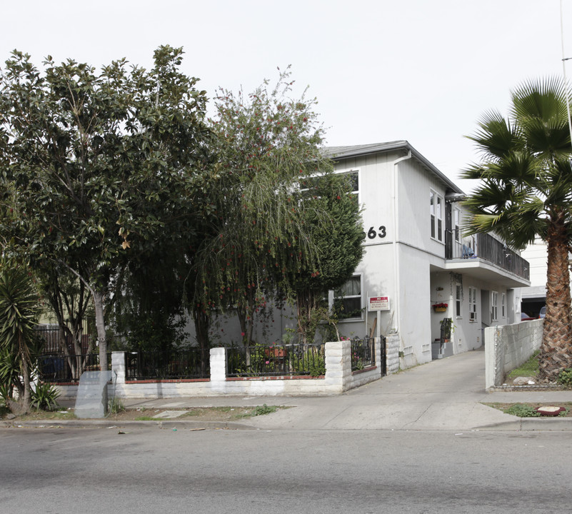 5663 Fountain Ave in Los Angeles, CA - Foto de edificio