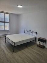 4055 Saint Laurent Boul in Montréal, QC - Building Photo