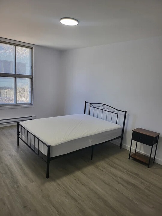 4055 Saint Laurent Boul in Montréal, QC - Building Photo