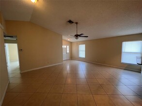 10102 Cedar Dune Dr in Tampa, FL - Building Photo - Building Photo